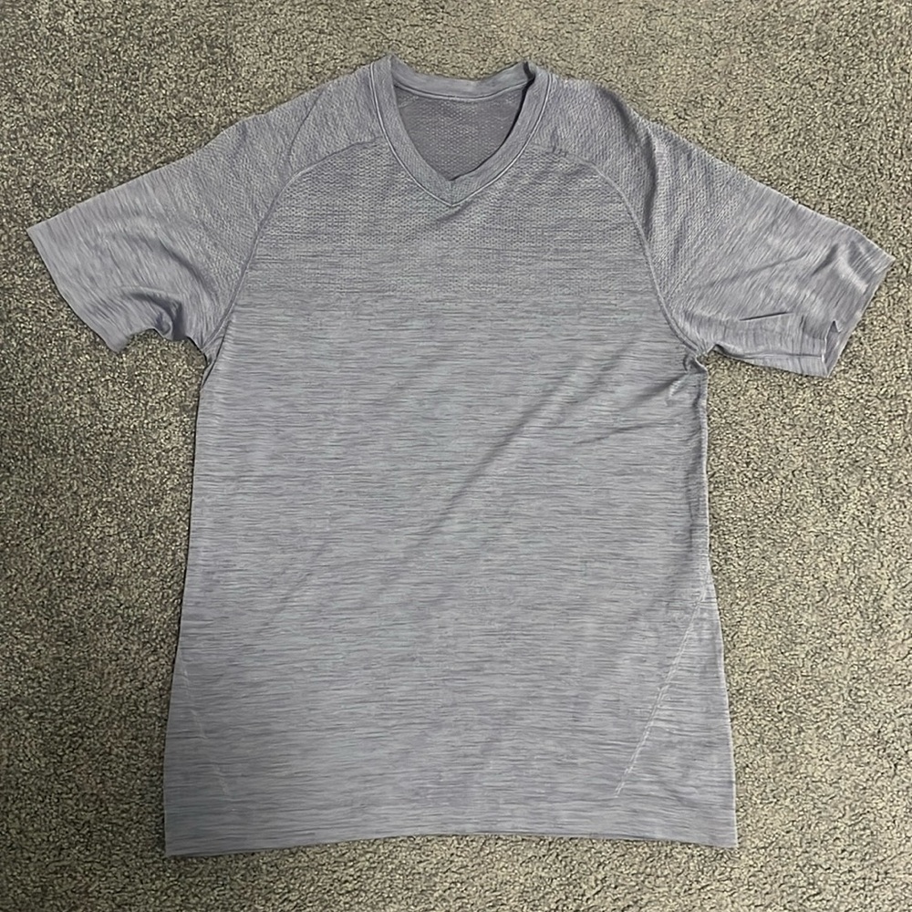Mens Lululemon Vneck Shirt size S.
